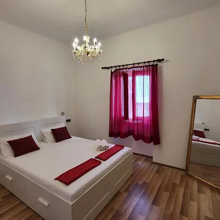 At Location * 斯普利特