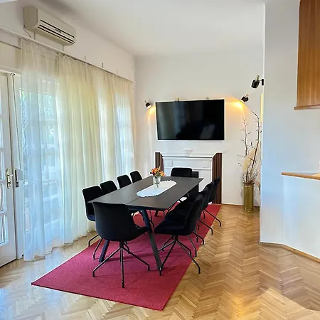 At Location Villa Split