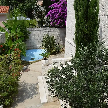 Βίλα At Location *