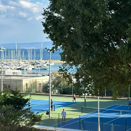 At Location ヴィラ *