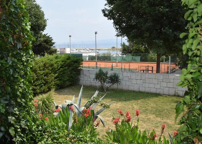 ヴィラ At Location *