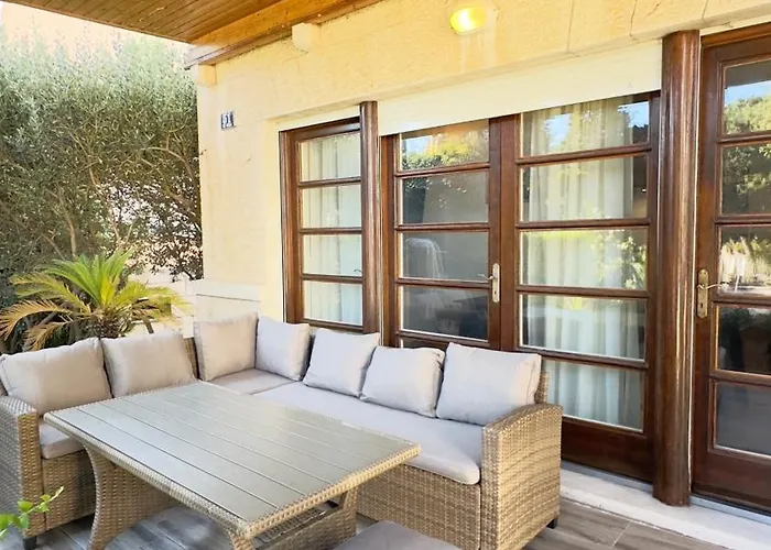 ヴィラ At Location *