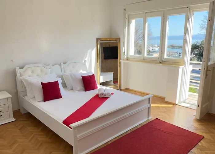 ヴィラ At Location スプリト