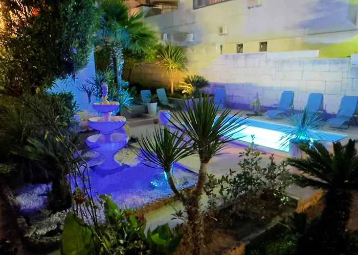 ヴィラ At Location *