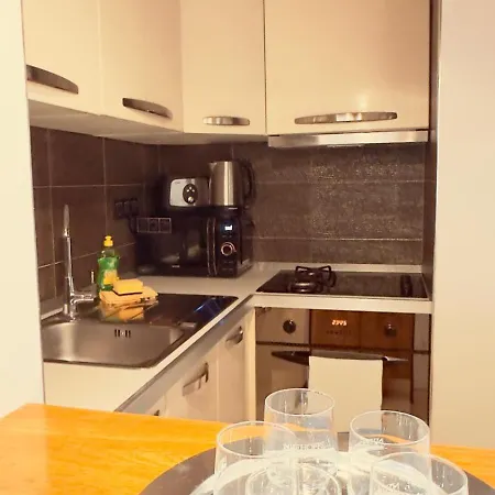 At Location Βίλα