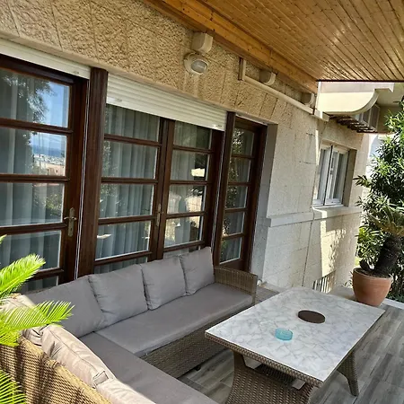 At Location * Σπλιτ