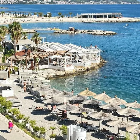 At Location Βίλα *